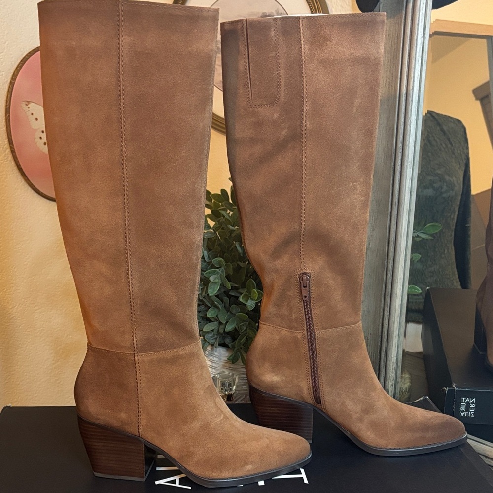 Naturalizer Fae Knee High Boots-Tan Suede-Size 9 - Picture 4 of 9